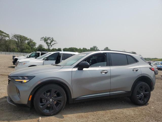 LRBFZPR48PD185480 - 2023 BUICK ENVISION ESSENCE Gri fotoğraf 1