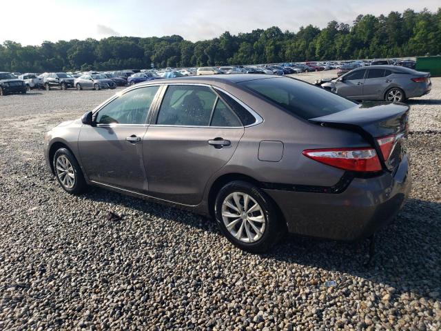 4T1BF1FK7HU777622 - 2017 TOYOTA CAMRY LE 灰色 照片 2