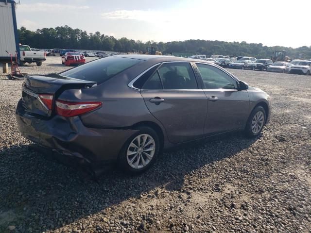 4T1BF1FK7HU777622 - 2017 TOYOTA CAMRY LE 灰色 照片 3
