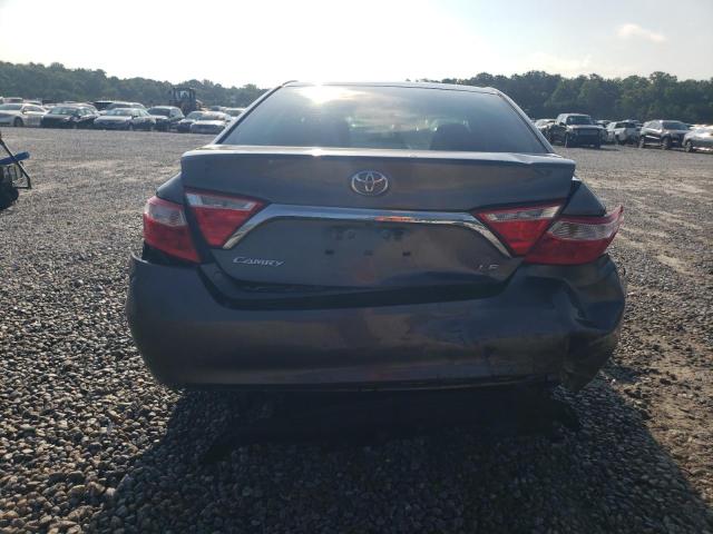 4T1BF1FK7HU777622 - 2017 TOYOTA CAMRY LE 灰色 照片 6