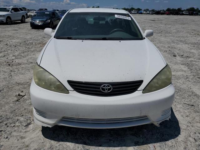 4T1BE32K75U564797 - 2005 TOYOTA CAMRY LE WHITE photo 5