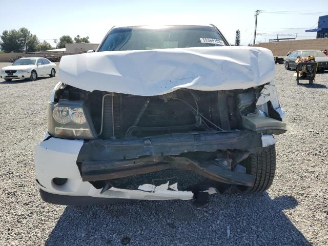 1GNFK13039R214048 - 2009 CHEVROLET TAHOE K1500 LS WHITE photo 5