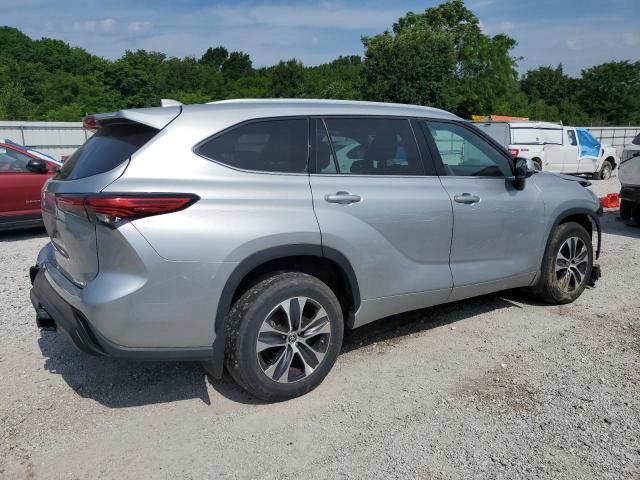 5TDGZRBH6NS201739 - 2022 TOYOTA HIGHLANDER XLE ვერცხლისფერი ფოტო 3