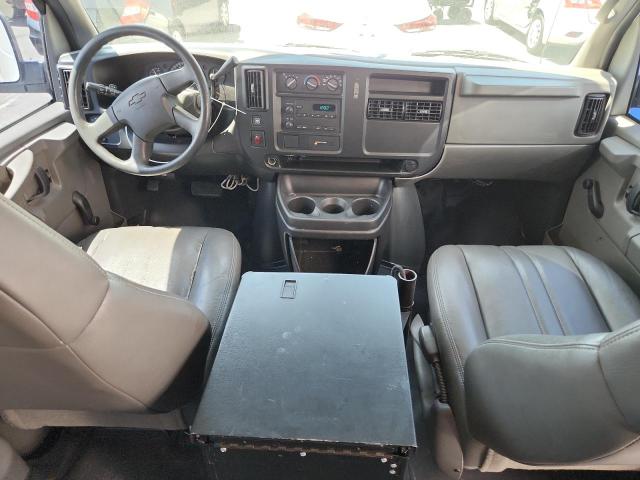 1GCFG15X571161353 - 2007 CHEVROLET EXPRESS G1 WHITE photo 8