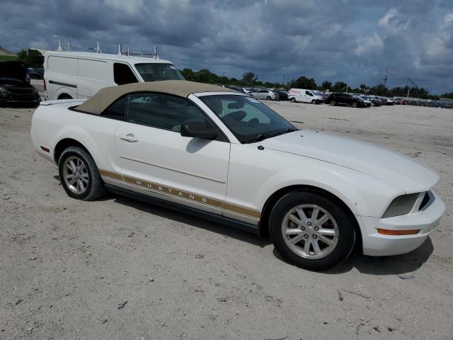 1ZVHT84N185144778 - 2008 FORD MUSTANG WHITE photo 4