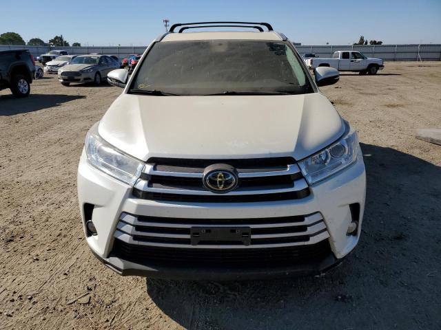 5TDKZRFHXHS525639 - 2017 TOYOTA HIGHLANDER SE WHITE photo 5