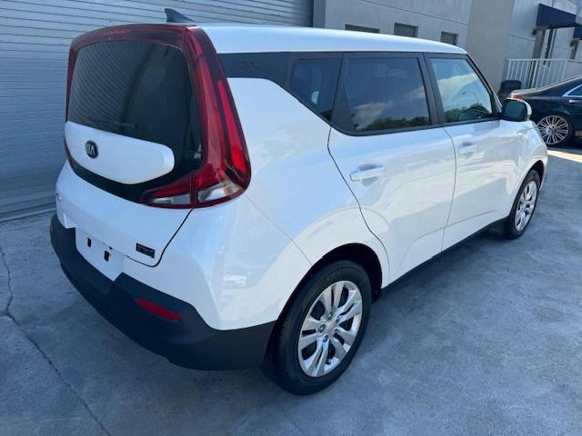 KNDJ23AU2L7718792 - 2020 KIA SOUL LX WHITE photo 3