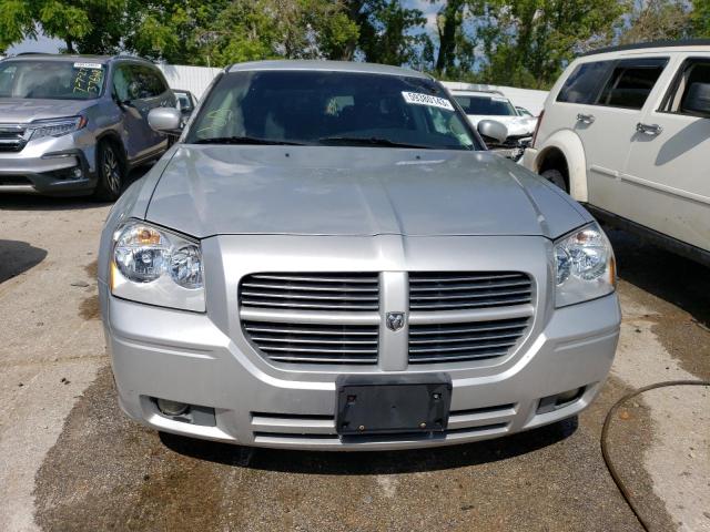 2D4GZ48V35H671597 - 2005 DODGE MAGNUM SXT SILVER photo 5