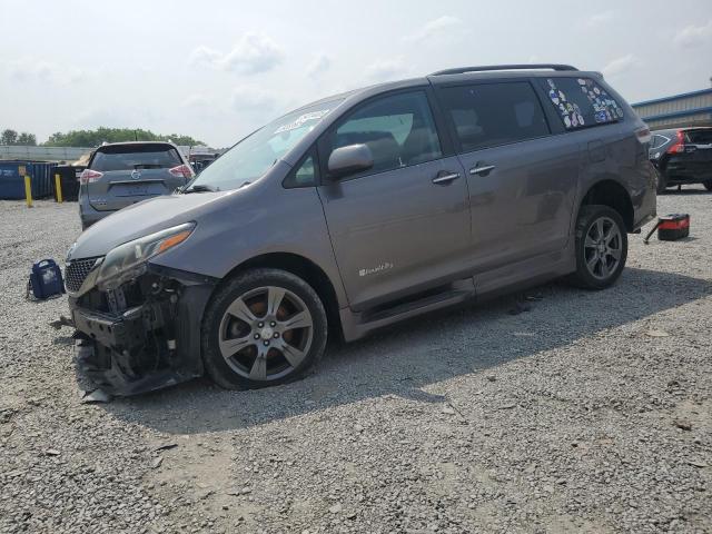 2017 TOYOTA SIENNA SE, null
