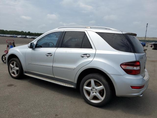 4JGBB72E69A471237 - 2009 MERCEDES-BENZ ML 550 SILVER photo 2