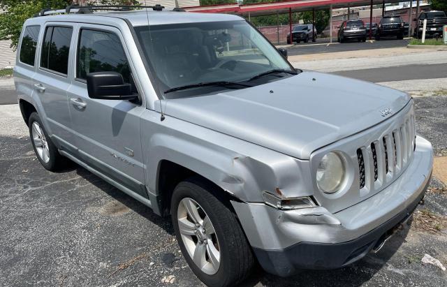 1J4NF4GB2BD174824 - 2011 JEEP PATRIOT LATITUDE SILVER photo 1