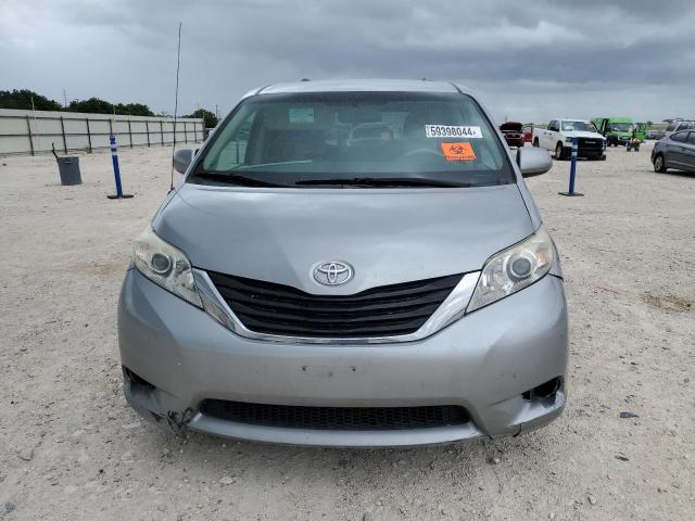 5TDKK3DCXDS332359 - 2013 TOYOTA SIENNA LE SILVER photo 5