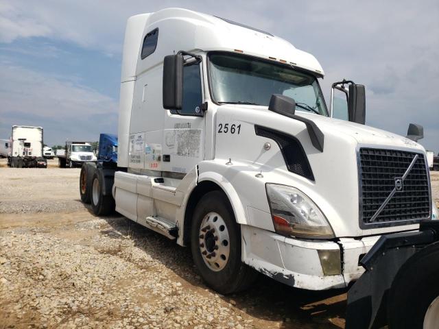 4V4NC9TGX8N264632 - 2008 VOLVO VN VNL WHITE photo 1