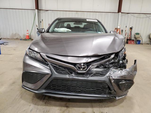 4T1G11AK7RU896350 - 2024 TOYOTA CAMRY SE NIGHT SHADE GRAY photo 5