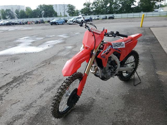 JH2PE0739PK602045 - 2023 HONDA CRF450 R RED photo 2