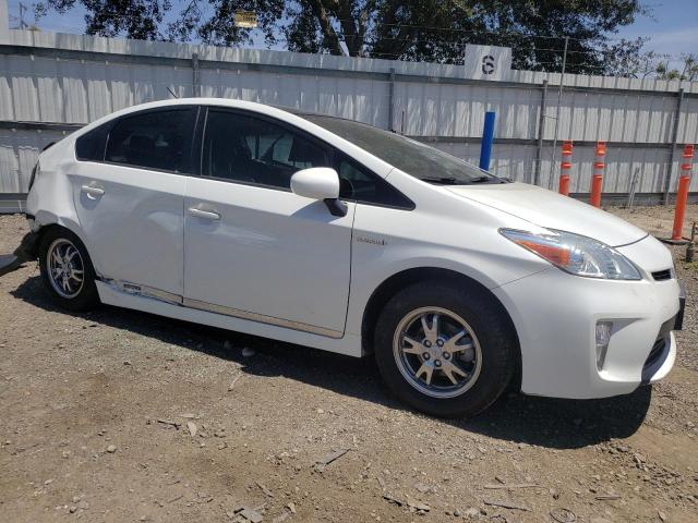 JTDKN3DU3E1752043 - 2014 TOYOTA PRIUS WHITE photo 4