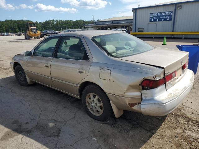 JT2BG22K9W0165593 - 1998 TOYOTA CAMRY CE TAN photo 2