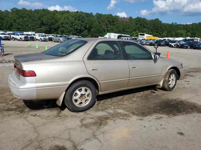 JT2BG22K9W0165593 - 1998 TOYOTA CAMRY CE TAN photo 3