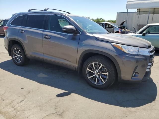 5TDJZRFH4HS421496 - 2017 TOYOTA HIGHLANDER SE GRAY photo 4