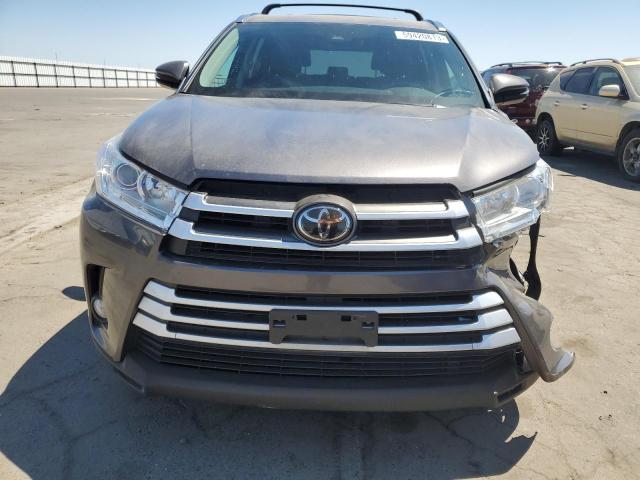 5TDJZRFH4HS421496 - 2017 TOYOTA HIGHLANDER SE GRAY photo 5