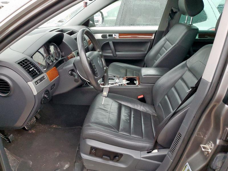 WVGBF7A97AD000788 - 2010 VOLKSWAGEN TOUAREG V6 GRAY photo 7