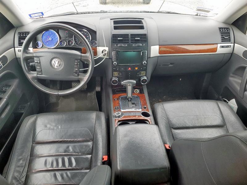 WVGBF7A97AD000788 - 2010 VOLKSWAGEN TOUAREG V6 GRAY photo 8