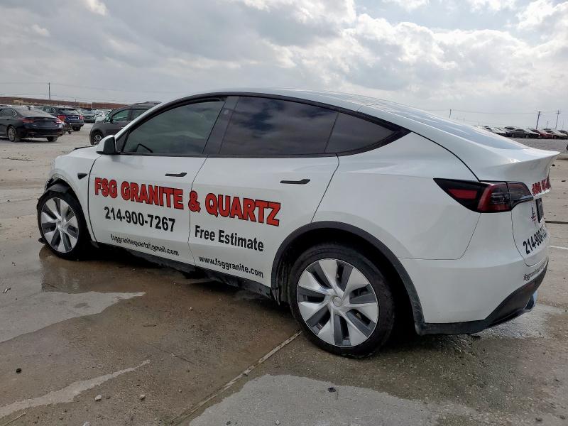 7SAYGDEE7RA277673 - 2024 TESLA MODEL Y WHITE photo 2