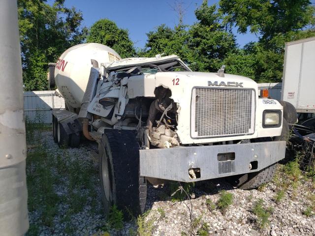 1M2P264C81M032832 - 2001 MACK 600 RD600 WHITE photo 1