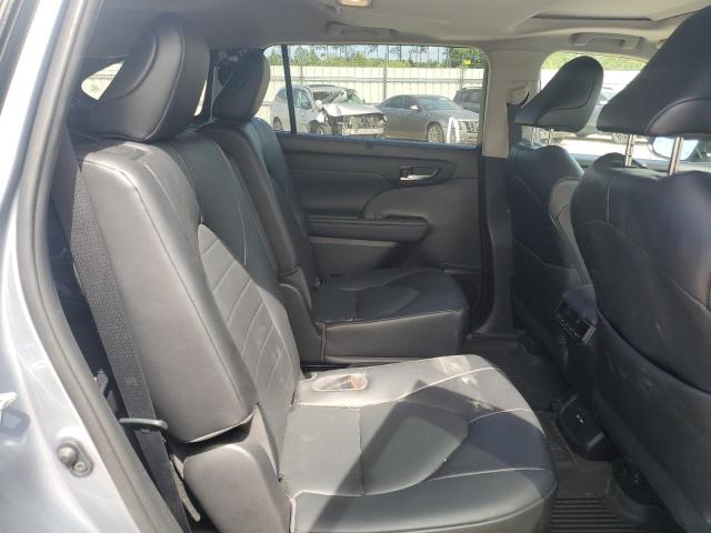 5TDGZRAHXMS088961 - 2021 TOYOTA HIGHLANDER XLE SILVER photo 11