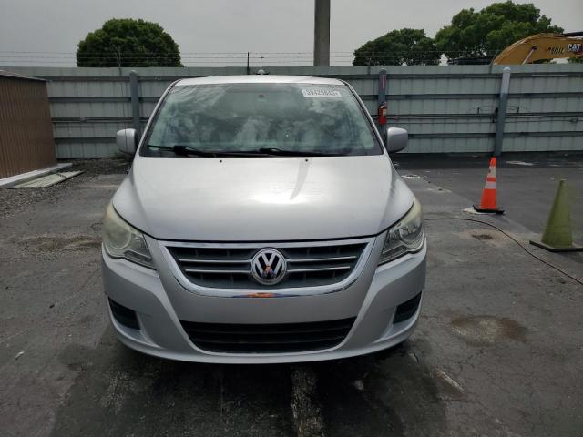 2V4RW3D10AR199395 - 2010 VOLKSWAGEN ROUTAN SE 银色 照片 5