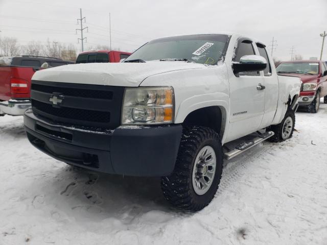 1GCRKPE34BZ166386 - 2011 CHEVROLET SILVERADO K1500 WHITE photo 2