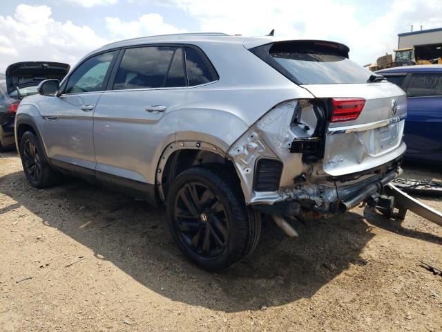 1V2KE2CA7PC221077 - 2023 VOLKSWAGEN ATLAS CROS SE Argent photo 2