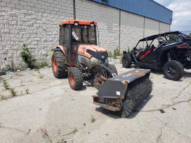 AB34567 - 2012 KUTA TRACTOR ORANGE photo 1