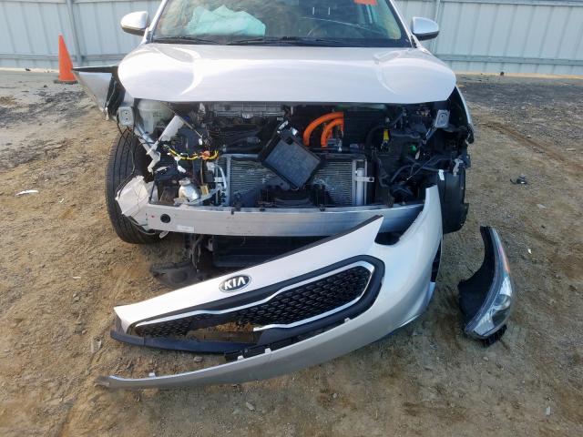 KNDCB3LC8H5048505 - 2017 KIA NIRO FE  photo 9