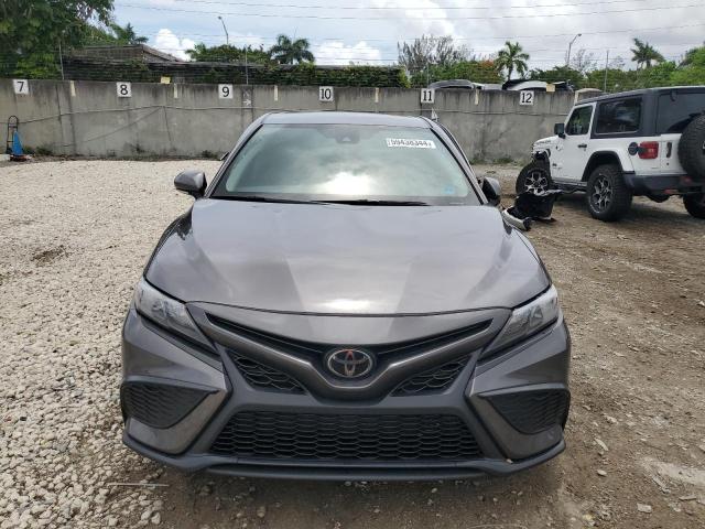 4T1G11AK6PU768310 - 2023 TOYOTA CAMRY SE NIGHT SHADE GRAY photo 5