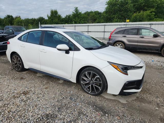 5YFS4MCE1MP060523 - 2021 TOYOTA COROLLA SE Білий фото 4
