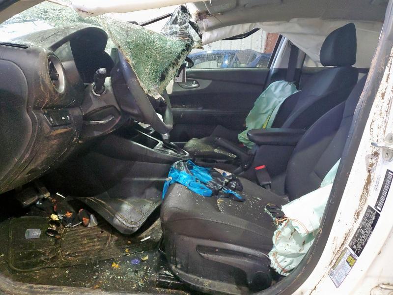 3KPF24AD7KE006739 - 2019 KIA FORTE FE WHITE photo 7