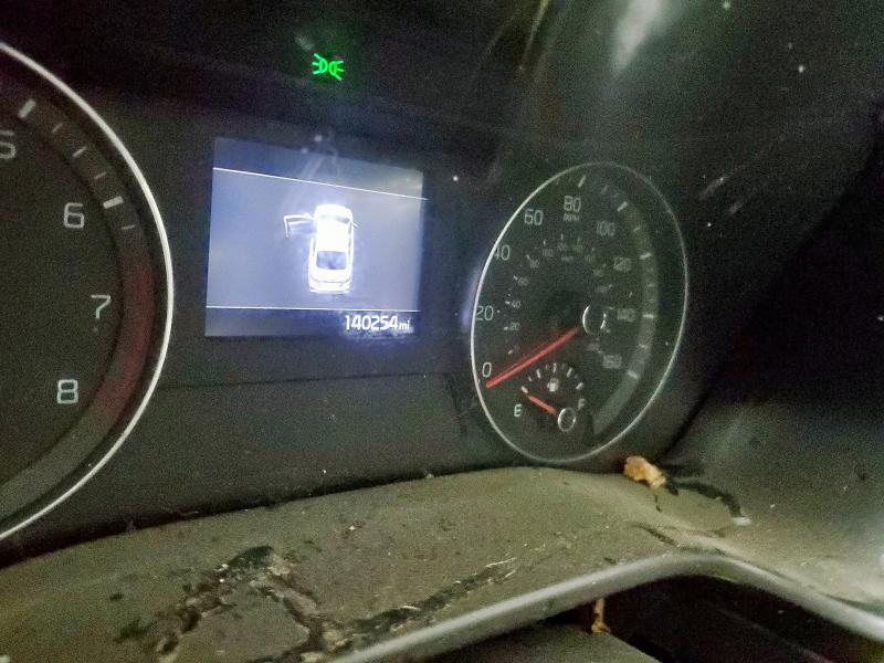 3KPF24AD7KE006739 - 2019 KIA FORTE FE WHITE photo 9