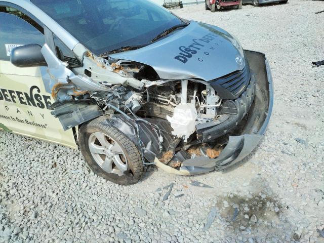 5TDKA3DC5BS006095 - 2011 TOYOTA SIENNA BASE TWO TONE photo 9