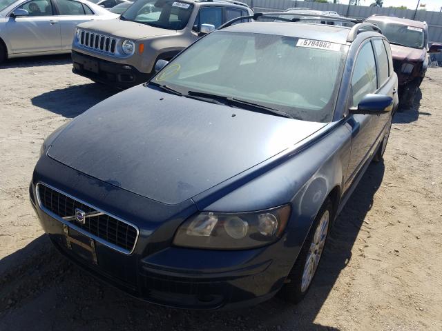 YV1MW682352109017 - 2005 VOLVO V50 T5 BLUE photo 2