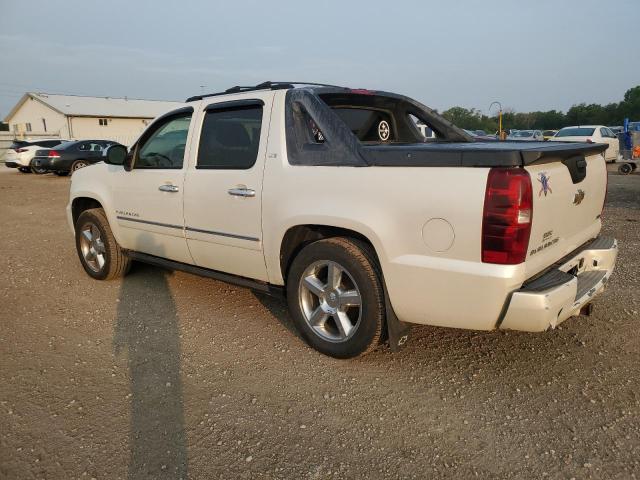 3GNTKGE38BG142007 - 2011 CHEVROLET AVALANCHE LTZ CREAM photo 2