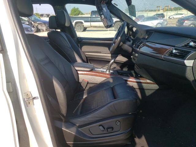 5UXFE8C55AL310886 - 2010 BMW X5 XDRIVE48I WHITE photo 5