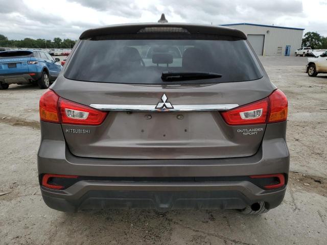 JA4AP3AU3JZ003758 - 2018 MITSUBISHI OUTLANDER ES BROWN photo 6