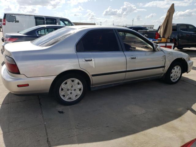 1HGCD5631TA270418 - 1996 HONDA ACCORD LX SILVER photo 3