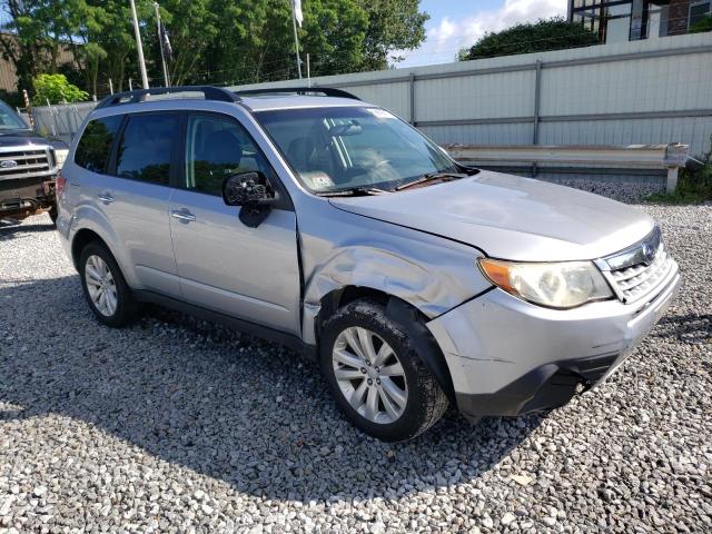 JF2SHAEC5DH415284 - 2013 SUBARU FORESTER LIMITED SILVER photo 4