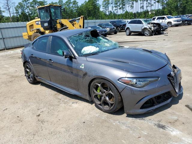 ZARFAEAV5J7576390 - 2018 ALFA ROMEO GIULIA QUADRIFOGLIO GRAY photo 4