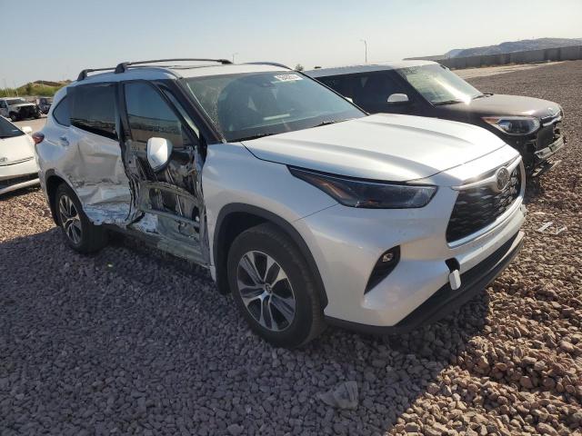 5TDHZRBH6NS165541 - 2022 TOYOTA HIGHLANDER XLE WHITE photo 4