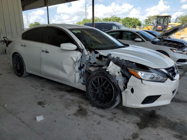 1N4AL3AP7HN355793 - 2017 NISSAN ALTIMA 2.5 WHITE photo 4