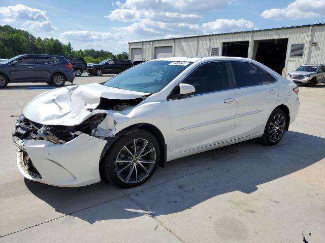 4T1BF1FK4FU941616 - 2015 TOYOTA CAMRY LE WHITE photo 1