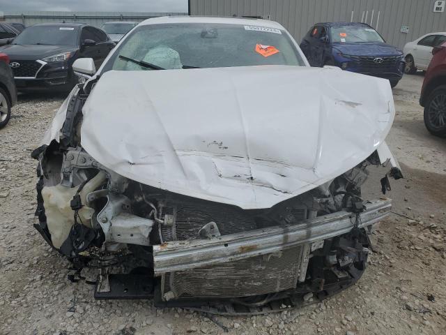 3LN6L2JK8DR809793 - 2013 LINCOLN MKZ WHITE photo 5